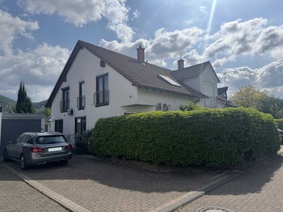 sanierte Doppelhaushälfte mit gehobener Innenausstattung und EBK