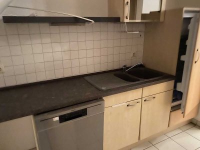 Schöne 1,5-Zimmer-Dachgeschosswohnung mit Balkon und Einbauküche in Kleinostheim