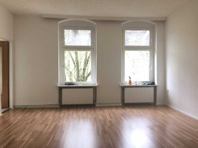 Kleines Nest direkt am U-Bhf Siemensdamm. Alle Fenster zum Innenhof des Hauses.