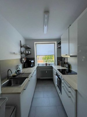 Geschmackvolle 2-Zimmer-DG-Wohnung mit Balkon und EBK in Hamburg-Schnelsen