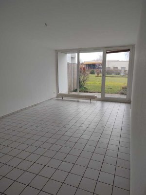 Schicke 2-Zimmer-Wohnung mit Terrasse, EBK und TG-Stellplatz in direkter Bahnhofsnähe