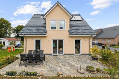 Familienfreundliches Einfamilienhaus mit großzügigem Garten und modernem Wohnkomfort in Oeversee