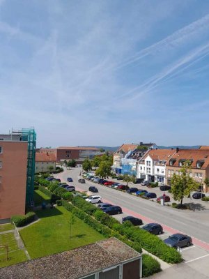 Neutraubling: Sehr helle 3-Zimmer-Wohnung mit Balkon und schöner Aussicht