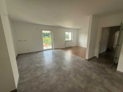 Großzügige 5-6-Zimmer-Etagenwohnung im 3. OG – frisch renoviert, mit Einbauküche & zwei Balkonen!