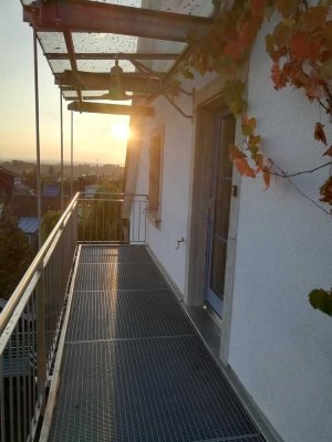 Geschmackvolle 3,5-Zimmer-Maisonette-Wohnung mit geh. Innenausstattung mit Balkon und EBK