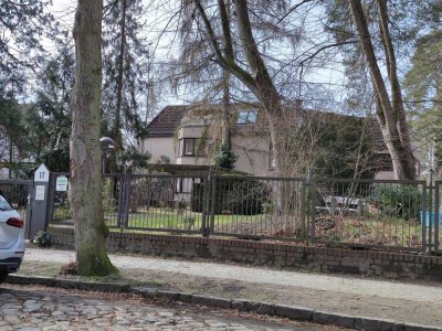 Wohnen im Grünen – helle Maisonette mit Terrasse & viel Charme