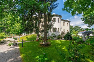 Exklusive Villa mit parkähnlichem Garten. Auch für zwei Familien !