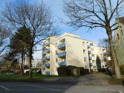 Mit Fahrstuhl und Balkon, ideal im Alter! Einzugsbereit renoviert !