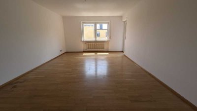 helle 3 Zimmer-Wohnung in Passau-Grubweg mit sonniger Balkon-Lodgia und neuer EBK