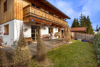 BARRIEREFREI: 
Traumhafte 3-Zi.-Gartenwohnung mit Einlieger-Whg. & großem Garten in beliebter Lage