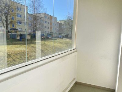 ++Mit Pinsel und Farbe zum Wohnglück ++ 2 Raum Wohnung im Erdgeschoss++