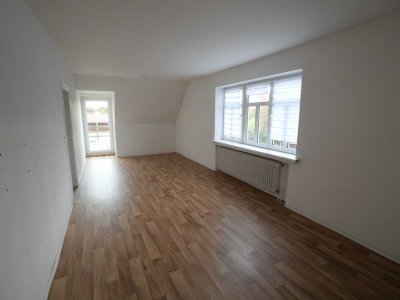 Helle 3-Zimmer OG-Wohnung mit großer Dachderrasse