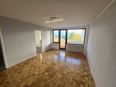 Schöne, gut geschnittene 2 Zimmer Wohnung mit Blick auf einen Park