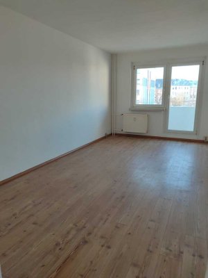 Einziehen & Wohlfühlen - frisch renovierte 2-Raum-Wohnung mit Balkon - ab September frei