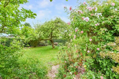 Ihr Familienglück in Lübeck:Ein liebevolles Zuhause mit idyllischem Garten, der zum Träumen einlädt!