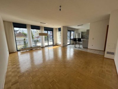 3-ZIMMER-CITY-WOHNUNG MIT GROSSER SÜD-TERRASSE UND GARAGEN-STELLPLATZ