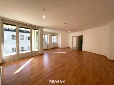 Lichtdurchflutete 3-Zimmer-Wohnung mit Balkon in zentraler Lage