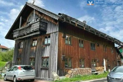 Paradiesisch Wohnen: Natürliches Traumhaus mit 3 Wohneinheiten in ruhiger Lage