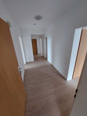 Helle 3-Zimmer-Wohnung mit zwei Balkonen in Langenfeld-Richrath