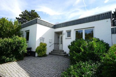 Einseitig angebautes Einfamilienhaus (Bungalow) mit Garage in Leverkusen-Schlebusch!