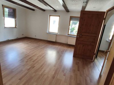 1180 € - 84 m² - 3.0 Zi.