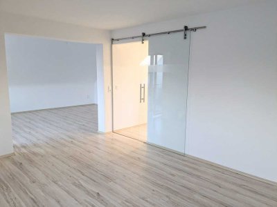 Renovierte 4-Zimmer-Dachgeschosswohnung mit EKB und Balkon zu vermieten