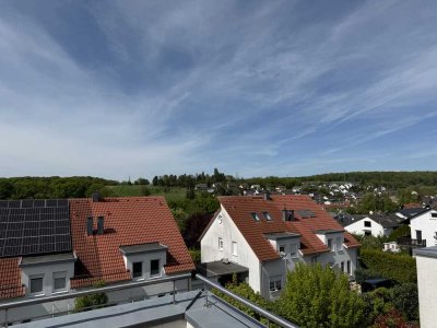 Attraktive und renovierte Doppelhaushälfte mit geh. Innenausstattung und EBK