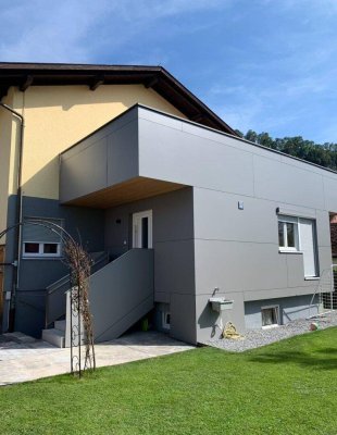 komplett modernisiert: 2,5-Zimmer-Wohnung mit Balkon