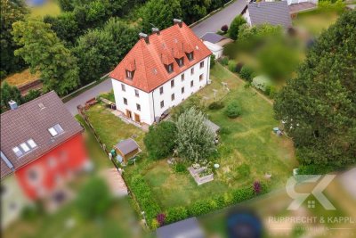 Mehrfamilienhaus mit Potenzial, großem Grundstück, Garage und Carport in ruhiger Lage in MAK