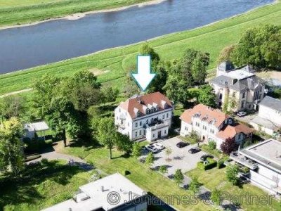 *Exklusive und sehr schöne 4,5-Zimmer-Wohnung in aufwendig sanierter Villa*