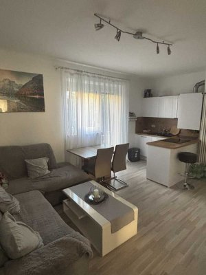 Charmante Altbauwohnung mit hohen Decken inkl. Garten & Stellplatz