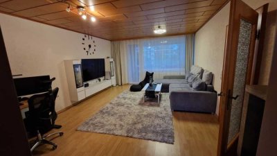 Gepflegte 2-Zimmerwohnung mit Loggia und Einbauküche