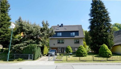 Tolles Einfamilienhaus (152 m²) mit Einliegerwohnung, großem Garten (1.160 m²) & 3 Garagen in Bockau