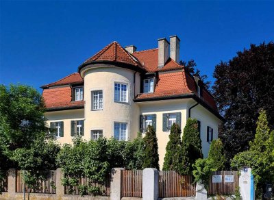 Traumhafte denkmalgeschützte Villa von 1908 mit großem Grundstück für Wohnen, Gewerbe, Beherbergung