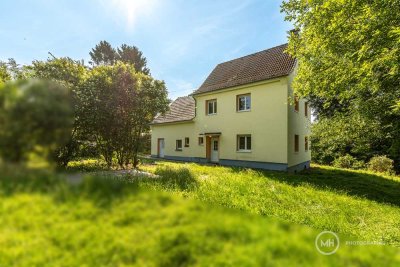 MANNELLA *Landhaus mit Charakter* – ruhige Wohnlage, großes Grundstück und Platz für neue Ideen