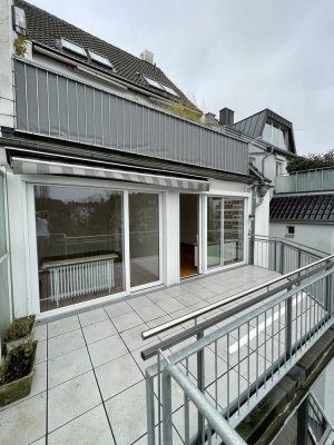 Exklusive, sanierte 2-Zimmer-Wohnung mit Terrasse und Einbauküche in Düsseldorf