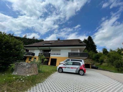 Südwest-Giebelwohnung im DG. Randlage, Balkon und Garage !