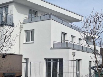 **Neubau - Erstbezug** Exklusive 3 Zimmer-Dachterrassenwohnung mit TG-Stpl. Neufahrn (S1)