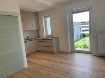 Zentrale und helle 3 Zi Wohnung mit Balkon und geh. Innenausstattung, Erstbezug nach Kernsanierung