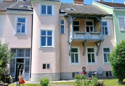 Stadthaus mit zwei Wohnungen, schöner Garten, Pool