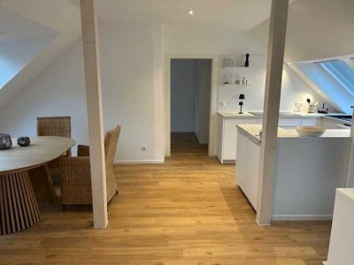 Sehr gut ausgestattete möblierte Dachgeschoss (Ferien-) Wohnung, 300m vom Döser Sandstrand