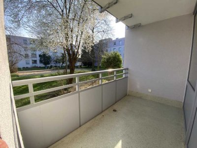 Kleine 3-Zimmer-Wohnung für Kurzentschlossene &lt;—
