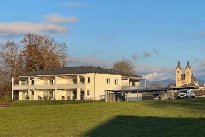 Sonnige GARTENWOHNUNG, Baujahr 2023, mit WESTTERRASSE, WEST- und OSTGARTEN – TOP Bauausführung – CARPORT!