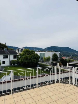 Helle 3 Zimmer Wohnung mit 2 Balkonen in Toplage am Annaberg