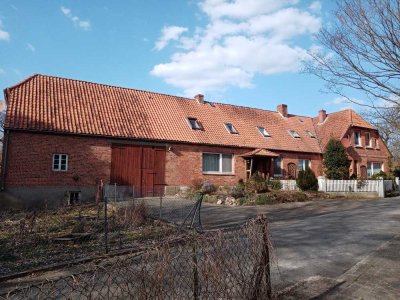 Geräumiges, preiswertes 14-Zimmer-Einfamilienhaus in Oetzen