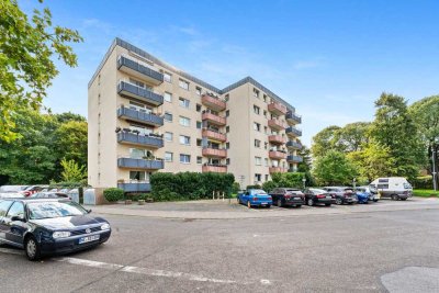 Helle 3-Zimmer-Wohnung mit Balkon, Aufzug & Stellplatz & Küche in Kaarst