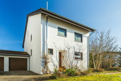 Freistehendes Einfamilienhaus in zweiter Reihe – naturnah, ruhig & voller Möglichkeiten!