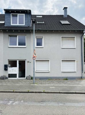 Exklusive, geräumige und modernisierte 3-Zimmer-Wohnung mit Terrasse und Garten in Oberhausen