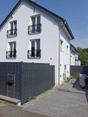 Großzügige Doppelhaushälfte in ruhiger Lage