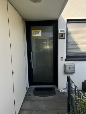 Modernes Reihenendhaus mit gehobener Ausstattung und großem Grundstück – Einzug ab 01.07.25 möglich